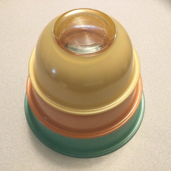 Vintage Pyrex Nesting Bowls Pastel Colors Clear Glass Bottoms - Picture 2 of 3